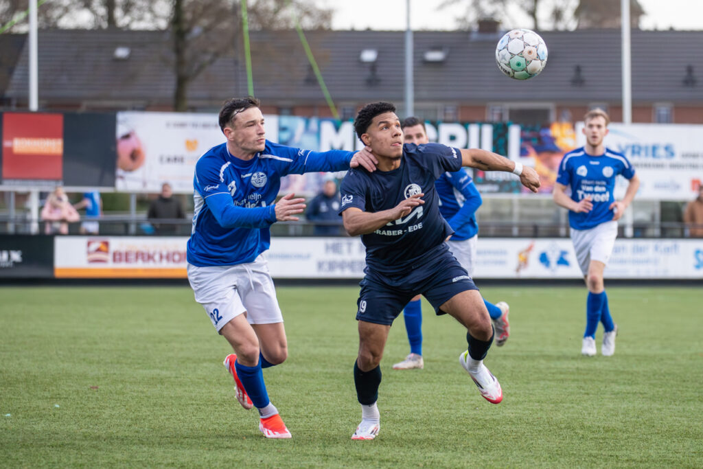 Wedstrijd met vele gezichten kent geen winnaar 21 Veensche boys DTS Ede 16